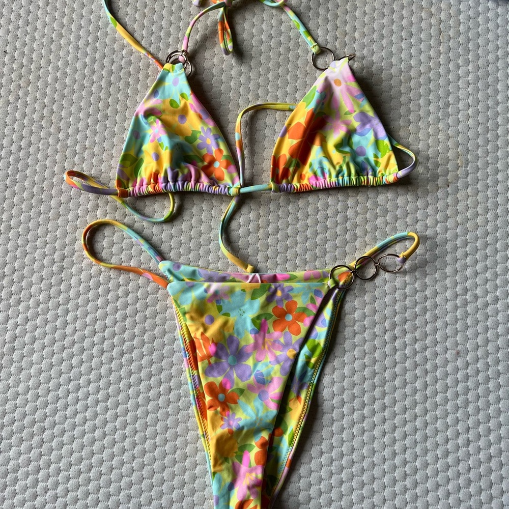 Lovers & Friends bikini - Picture 2 of 3